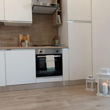 La Casa Di Marty Per 3 * מגדל אגם פוצ'יני